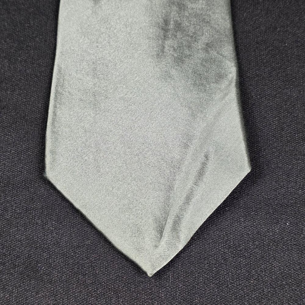 Fubu Men's Green Designer 100% Imported Silk Solid Necktie